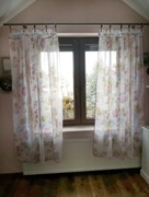 Zestaw 2szt. Firanek letnich szyfonowych w kwiaty w stylu wiejskim.