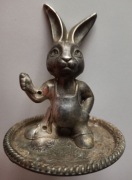 królik na okrągłej podstawce figurka srebrna platerowana 9,5 cm do