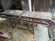 Wyrówniarka spawana z drewnianymi stołami