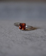 Srebrny pierścionek z granatem VINTAGE Retro 