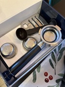 Ekspres do kawy Delonghi kolbowy ze spieniaczem do mleka