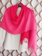 Szal cieniowany w różach i czerwieniach