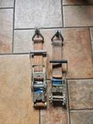 Dwa napinacze pasów transportowych 