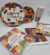 Zestaw urodzinowy na stół kolorowe klocki jednorazowe kubki talerzyki