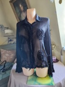 Bluzka szyfonową czarna z naszytymi aplikacjami mocno urokliwymi piękne 