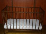 Łóżeczko dziecięce z materacem