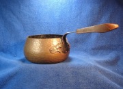 Rondel mosiężny, artystycznie ręcznie formowany  brzuścowy kształt