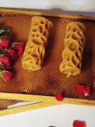 Świeca walcowa dekoracyjna z wosku pszczelego