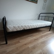 Łóżko metalowe 90x200 z materacem 