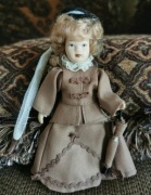 Lalka porcelanowa z parasolką DeAgostini UNIKAT