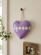 Duże Serce z Gipsu 11,5 cm – Rękodzieło, Fioletowa Zawieszka Stokrotki