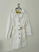 Biała katana, płaszcz, kardigan, trencz, biały jeans z długim rękawem 