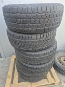 5 opon Discover Cooper AT3 285/70R17