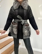 Wełniany płaszcz z futrem z lisa