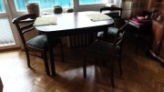Stół drewniany z krzesłami 