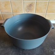 Misa plastikowa z uchwytami | współczesna