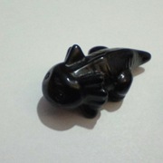 AXOLOTL figurka z minerału czarna