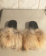 Damskie klapki z futra z jenota 200zł