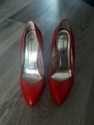 Szpilki czerwone Baldowski r. 38