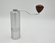 Młynek ręczny do kawy HAVMORE ze stali nierdzewnej i aluminium srebrny