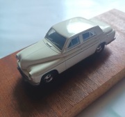 Kultowe auta PRL-Warszawa 223 biała