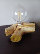Lampka z drewna perukowca 