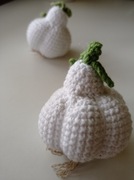 owoce i warzywa na szydełku Amigurumi - czosnek