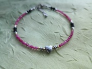 Branzoletka różowy i czarny turmalin z sercem 