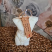 Świeczka sojowa tors mężczyzny o zapachu szarlotki