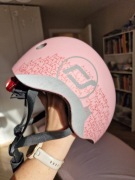 Kask Scoot and Ride rozowy w koty odblaski swiatelko