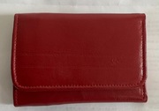 Czerwony portfel skórzany – klasyczny, elegancki.