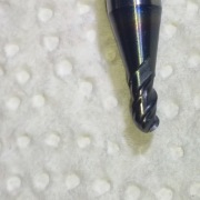 Frez palcowy skrętny trzy piórowy pelnoweglikowy trzpień ma 6 mm 