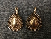 Kolczyki z czerwonym oczkiem