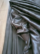 Tkanina satynowa w kolorze grafitowym