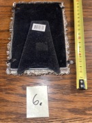 Ramka metalowa ozdobiona kamykami