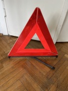 trójkąt ostrzegawczy samochodowy