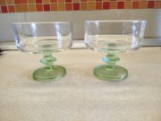 Kieliszki deserowe ze szkła uranowego 2 szt. PRL