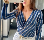 Body w prążki Reserved XS, paski, elastyczne, aksamitne body z dekoltem z v