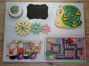 Tablica manipulacyjna edukacyjna sensoryczna.