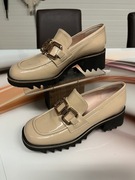 Skórzane mokasyny z ozdobą beżowe