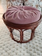 Pufa rattan boho etno bambus miedziana zróżową poduszką