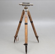 Urządzenie poziomujące ze statywem firmy AB Lyth Stockholm