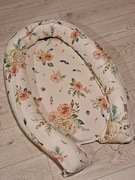 Kokon bawełniany niemowlęcy dwustronny Qbana Mama w kwiaty / kojec, otulacz