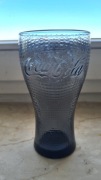 Szklanka Coca-Cola z wypukłymi punktami szara