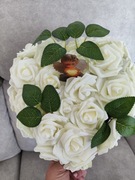 Kompozycja z białych róż, serce, stroik na cmentarz 