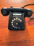 Stary, czarny telefon RWT