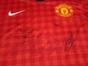 Koszulka Manchester United z sezonu 2012/13 z podpisami Garnacho i Reguilon