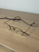 Stare okulary korekcyjne w metalowych ramkach