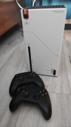 Xbox series x + 2x pad + etui