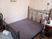 Łóżko metalowe IKEA Noresund o wymiarach 160x200 cm z materacem